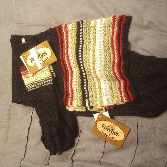 Black Red & Shiny Gold Cable Fine Knit Winter Neck Scarf with gloves - Picture 5 of 6